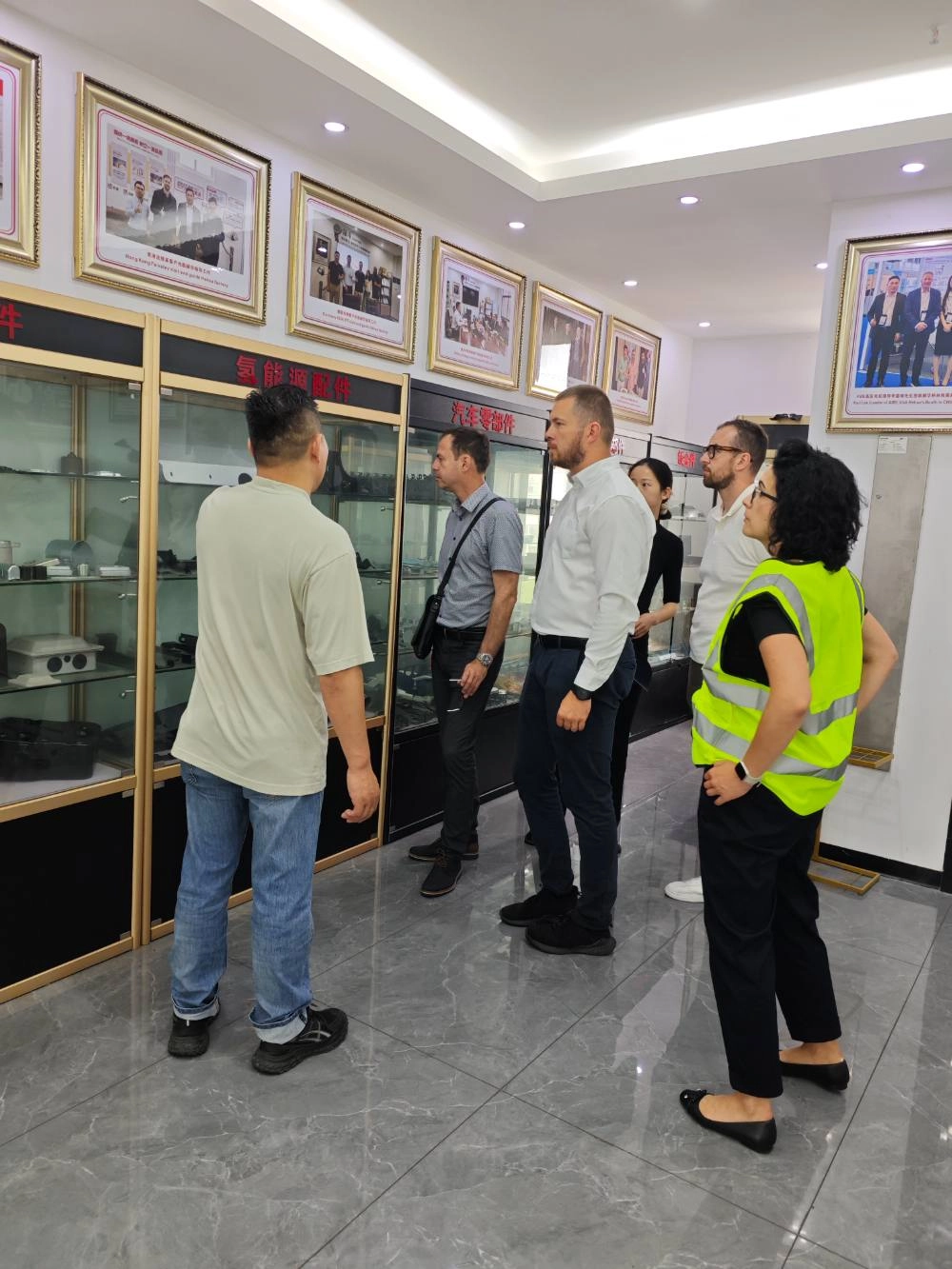 Tim TORSUS dari Slovakia Mengunjungi Mesin Hehua