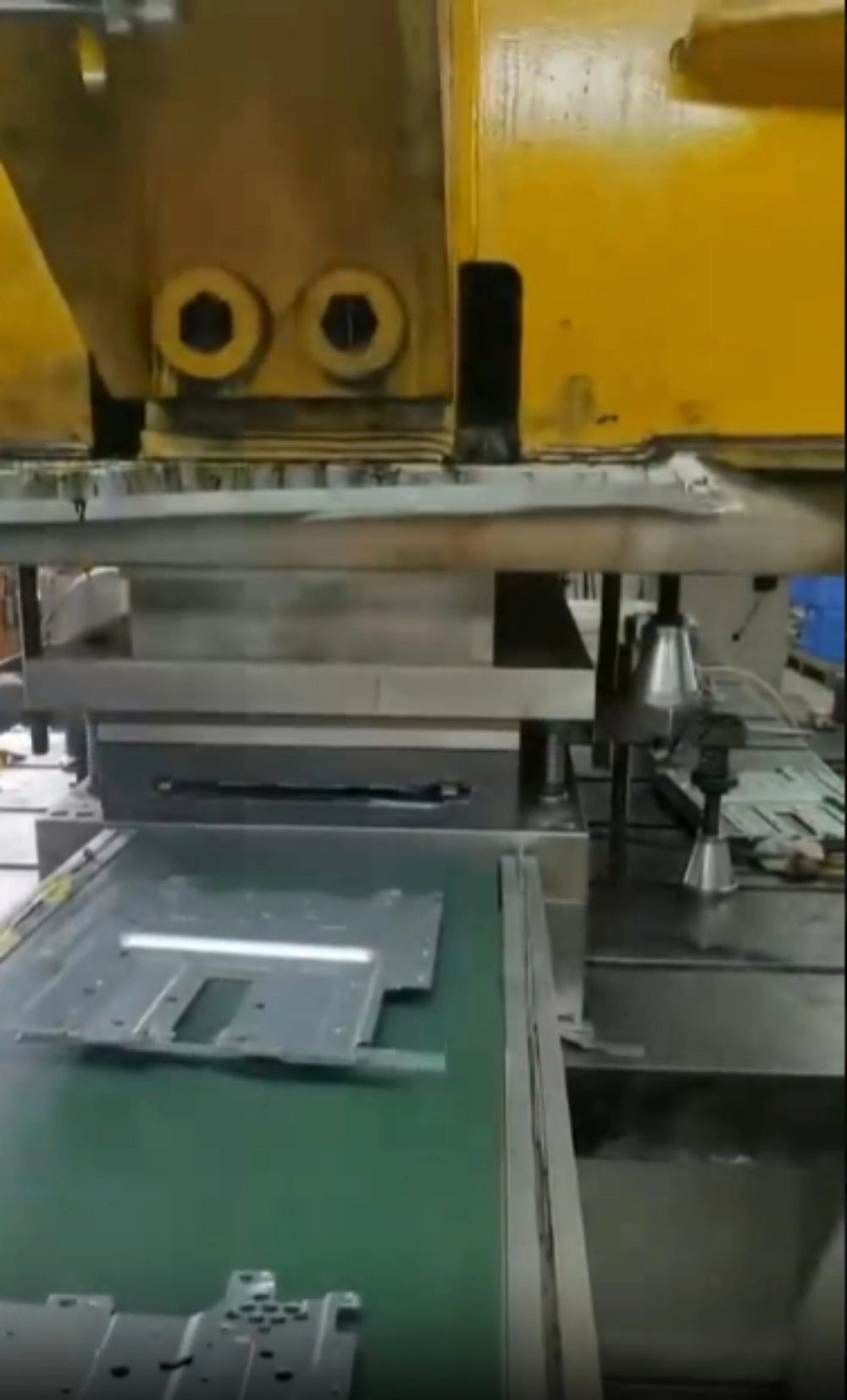 Industri yang Mendapatkan Manfaat Paling Banyak dari Layanan Die Stamping Progresif