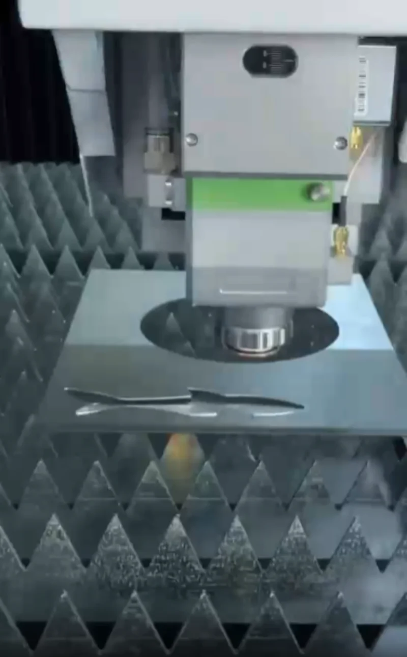Pemotongan Laser