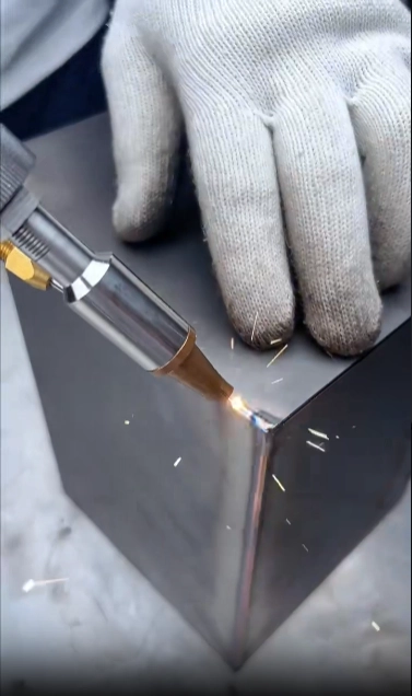 Pengelasan Laser