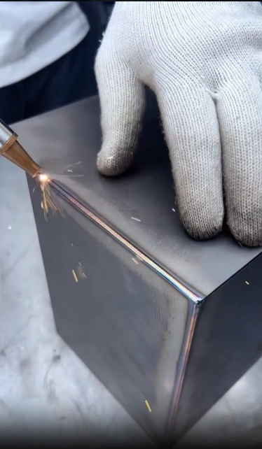 Pengelasan Laser